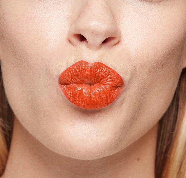 Set of 3 moisturizing lipsticks enriched with shea butter