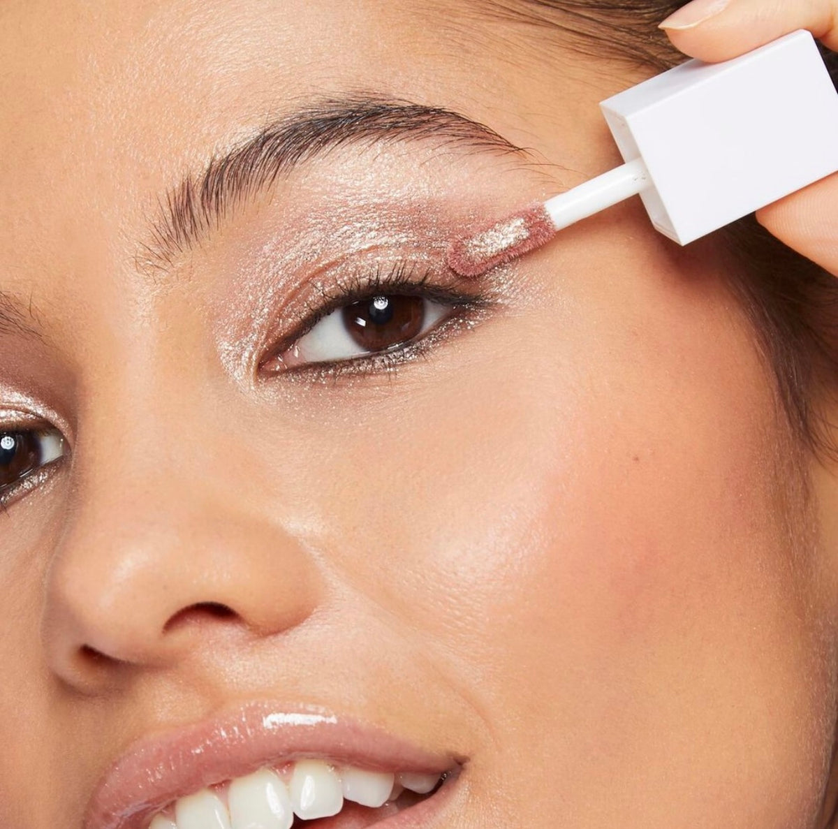 Ultra-pigmented eyeshadow enriched with ORGANIC SESAME OIL