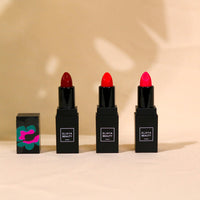 Set of 3 moisturizing lipsticks enriched with shea butter