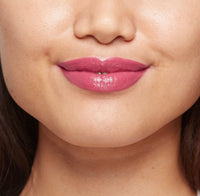 Moisturizing lipstick enriched with SHEA BUTTER