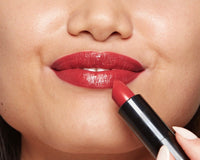 Moisturizing lipstick enriched with SHEA BUTTER
